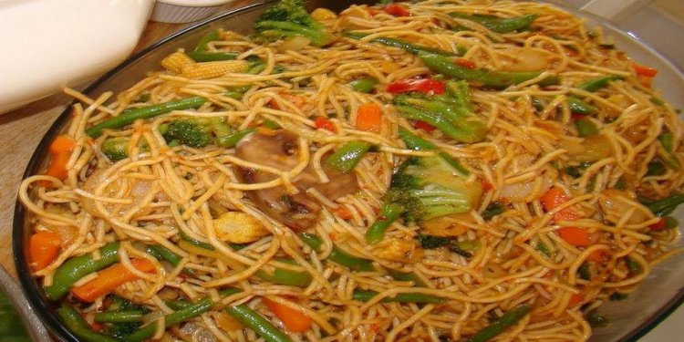 Hakka Noodles or Vegetable