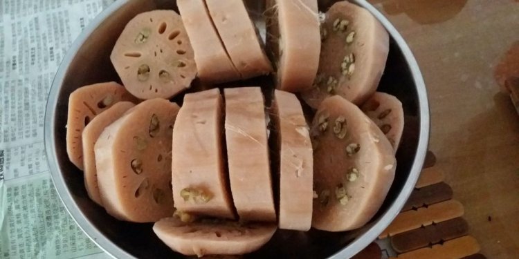 Mung bean, lotus root soup