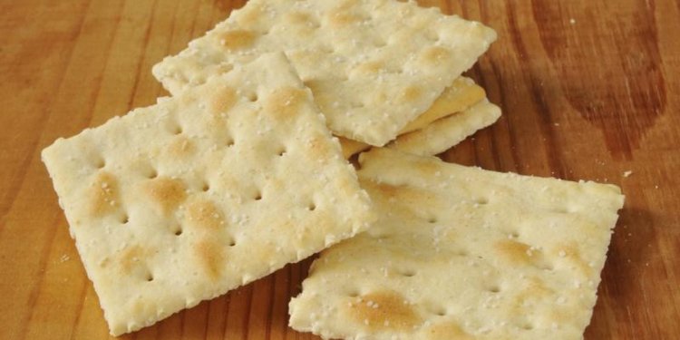 Are Saltine Crackers Healthy?