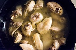 Braised Chicken and Mushroom Cooking Process | omnivorescookbook.com