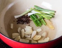Chinese Beef Noodle Soup Cooking Process | omnivorescookbook.com