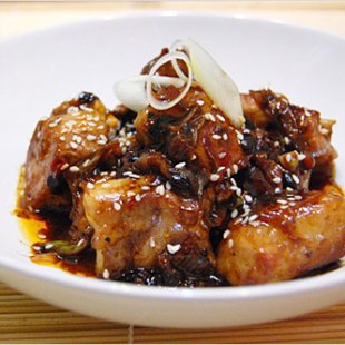 Chinese black bean spare ribs. This easy black bean spare ribs recipe takes 15 minutes to cook. Delicious spare ribs in black beans sauce. A must try recipe! | rasamalaysia.com