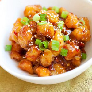 Chinese Orange Chicken - BEST & EASIEST recipe ever! Crispy goodness in an amazeballs sweet tangy orange sauce, get the recipe now | rasamalaysia.com