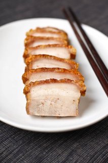 Chinese roast pork belly recipe (siu yuk/烧肉) by Eat a Duck I Must. Crispy pork belly that you can easily prepare at home, including step-by-step pictures. | rasamalaysia.com
