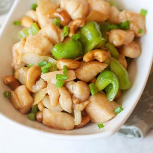 Crazy delicious and super easy cashew chicken recipe. Follow my recipe and make the MOST amazing, tender, silky smooth cashew chicken that is better than takeouts | rasamalaysia.com