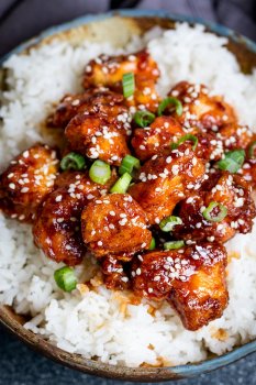 Crispy Sesame Chicken with a Sticky Asian Sauce - tastier than that naughty takeaway!