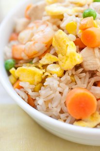 Fried Rice - easy and delicious Chinese fried rice recipe with rice, eggs, chicken, and shrimp. SO MUCH better and healthier than takeout | rasamalaysia.com