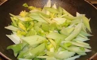 how to stir fry celery with beef mince