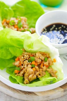 Lettuce wraps – healthy, refreshing and delicious chicken lettuce wraps recipe that is better and cheaper than PF Chang’s or takeouts | rasamalaysia.com