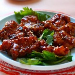 Peking Pork Chops – The tenderness and juiciness of the pork coupled with the sweet, tart and smoky taste of the sauce makes this a perfect dish to serve with steamed rice. | rasamalaysia.com