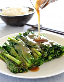 REAL Restaurant Style Chinese Broccoli with Oyster Sauce (Only takes 5 min, and no, it's not just oyster sauce!)