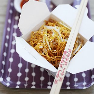 Soy Sauce Chow Mein - the best and easiest homemade soy sauce chow mein just like Chinese restaurants, healthier, less grease and MUCH better than takeout | rasamalaysia.com