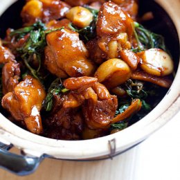 Taiwanese 3-cup chicken - delicious comfort food made with ginger, garlic, chicken and soy sauce, with basil leaves | rasamalaysia.com