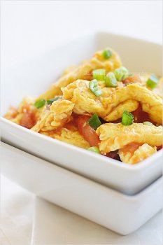 Tomato Eggs - the easiest and yummiest eggs ever. Takes 10 minutes, get the recipe now | rasamalaysia.com